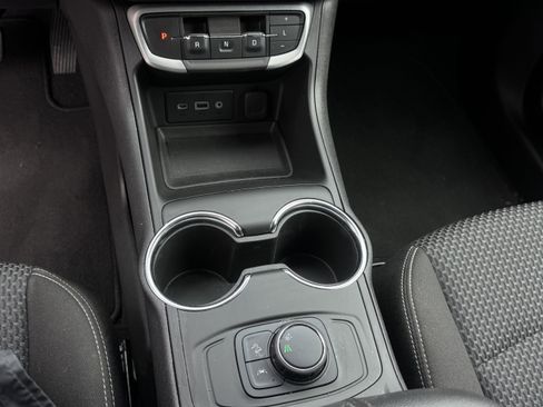 Used 2024 GMC Terrain SLE image 21