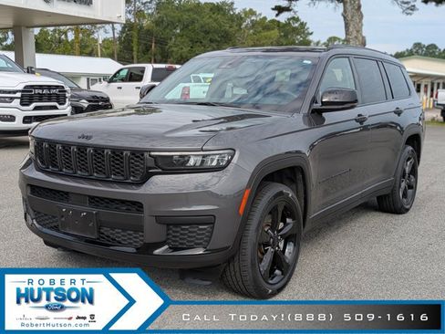 Used 2023 Jeep Grand Cherokee L Laredo image 2