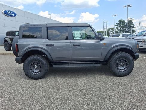 New 2025 Ford Bronco Badlands image 8