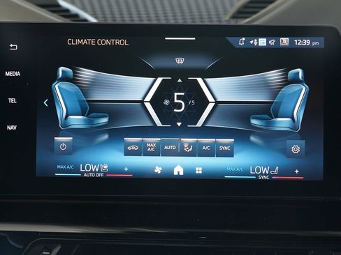 New 2026 BMW X2 xDrive28i w/ Technology Package AWD/4WD image 17