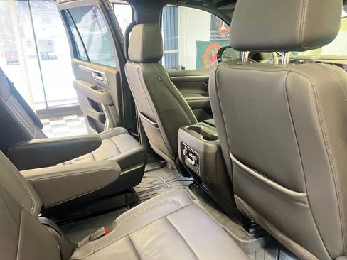 Used 2025 Chevrolet Tahoe Z71 w/ Comfort Package image 44