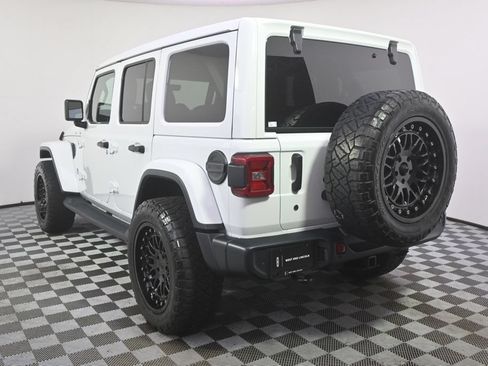 Used 2019 Jeep Wrangler Unlimited Sahara AWD/4WD image 4