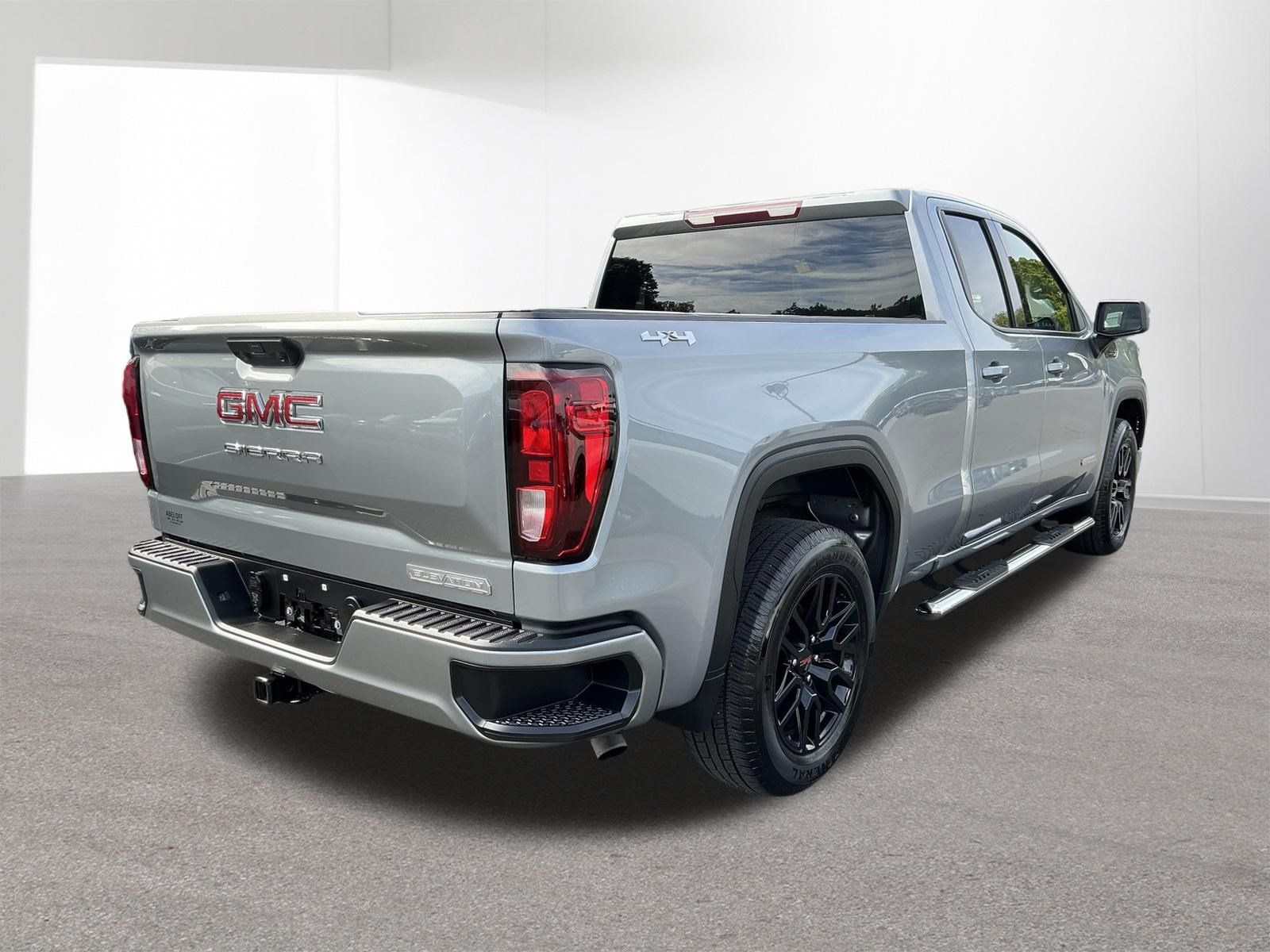 Used 2024 GMC Sierra 1500 Elevation AWD/4WD image 3