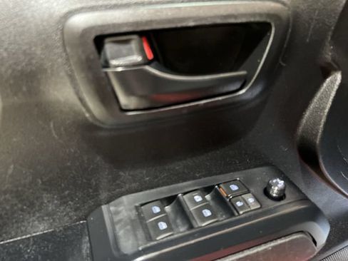 Used 2022 Toyota Tacoma SR w/ SR Convenience Package RWD image 20
