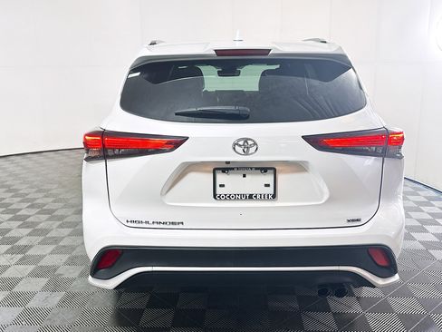 Used 2023 Toyota Highlander XSE image 4
