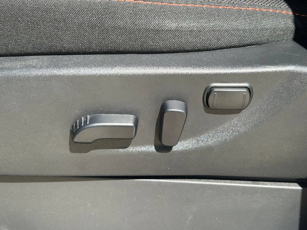 Used 2026 Nissan Frontier PRO-4X AWD/4WD image 23