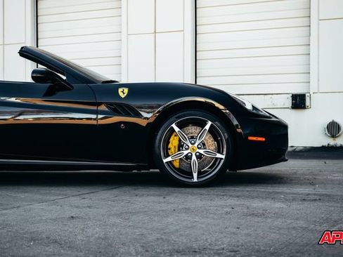 Used 2014 Ferrari California RWD image 70