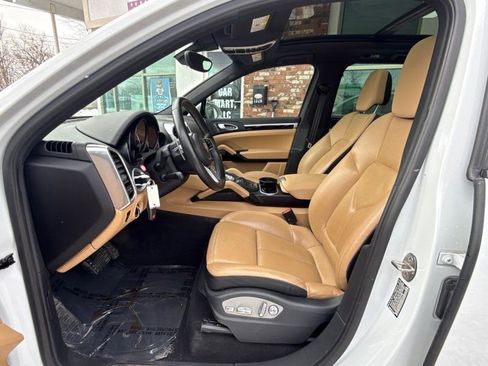 Used 2016 Porsche Cayenne image 11
