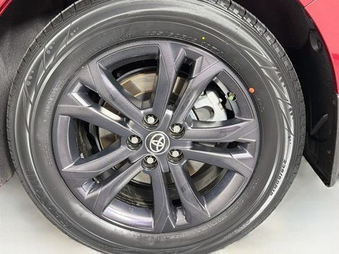 Used 2025 Toyota Sienna XSE w/ XSE Plus Package AWD/4WD image 31