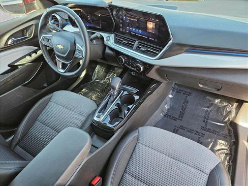 Used 2025 Chevrolet Trax LT w/ LT Convenience Package FWD image 26