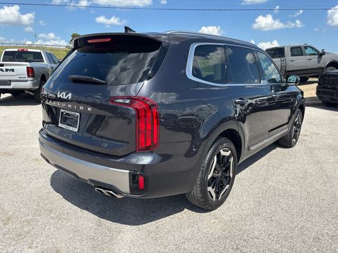 Used 2025 Kia Telluride S FWD image 6