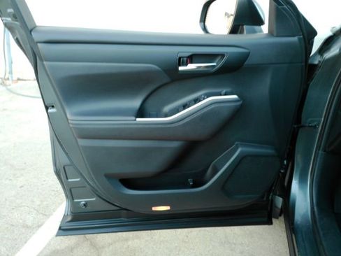 Used 2020 Toyota Highlander XLE image 15