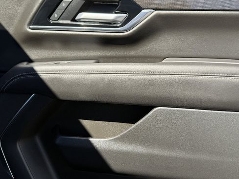 Used 2025 GMC Yukon Elevation image 25