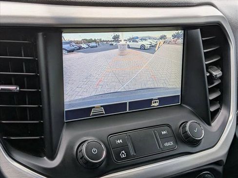 Used 2021 GMC Acadia SLE w/ Driver Convenience Package image 13