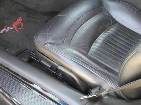 Used 2004 Chevrolet Corvette Convertible w/ Preferred Equipment Group image 11