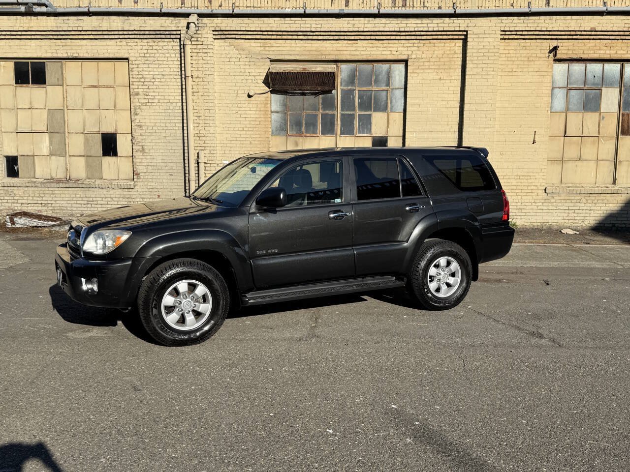 Used 2007 Toyota 4Runner SR5 AWD/4WD image 3