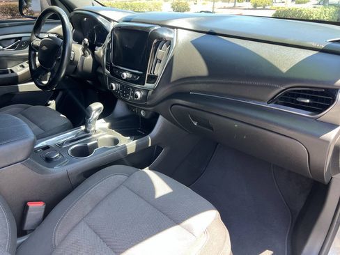 Used 2023 Chevrolet Traverse LT AWD/4WD image 38