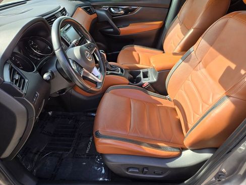 Used 2018 Nissan Rogue SL w/ Premium Package image 10