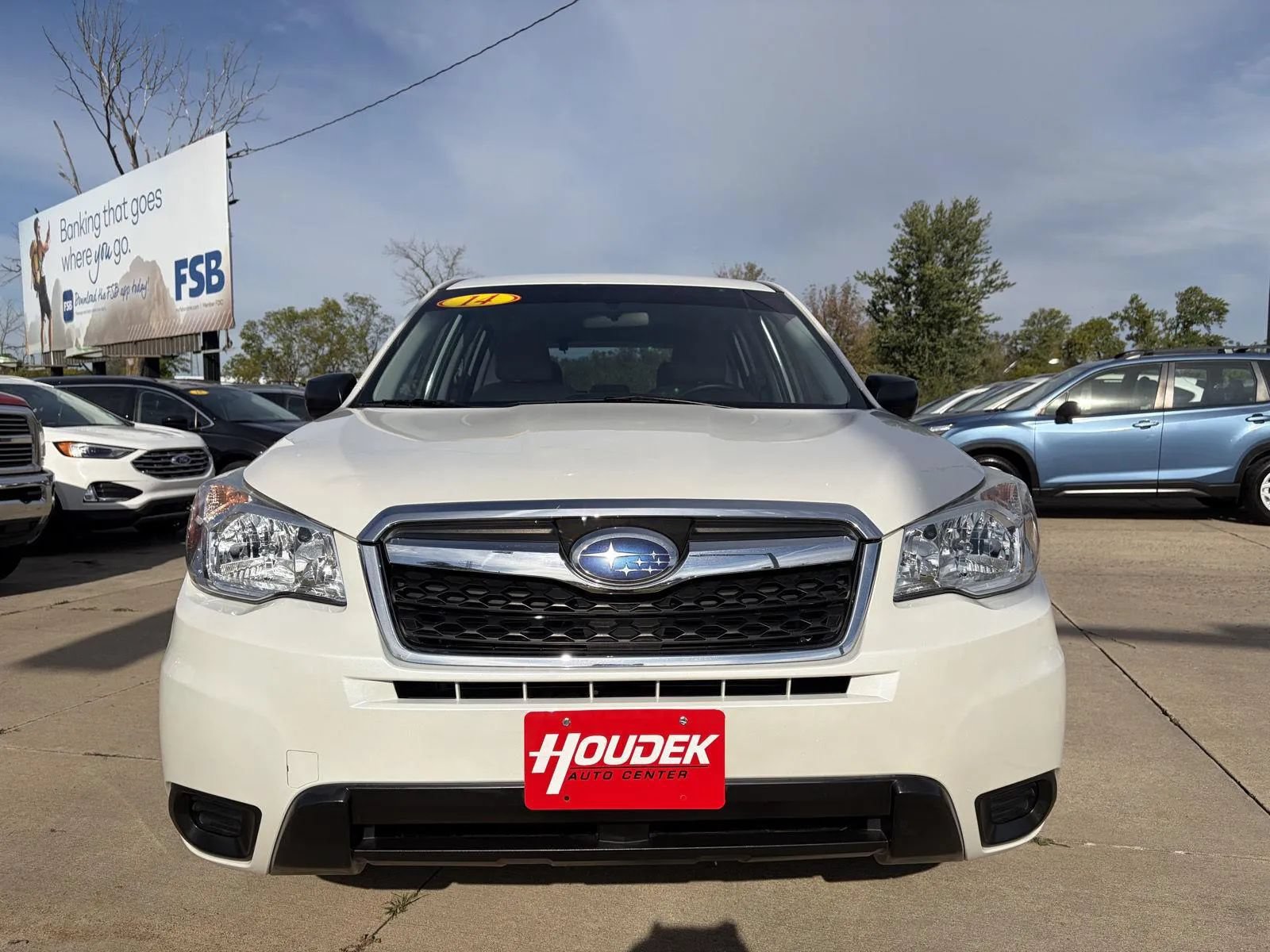 Used 2014 Subaru Forester 2.5i AWD/4WD image 2