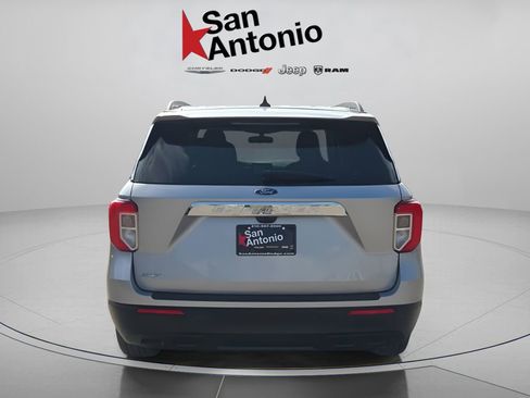Used 2022 Ford Explorer XLT image 7