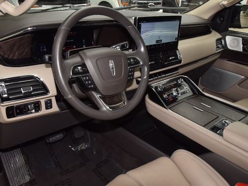 Certified 2023 Lincoln Navigator Reserve AWD/4WD image 35