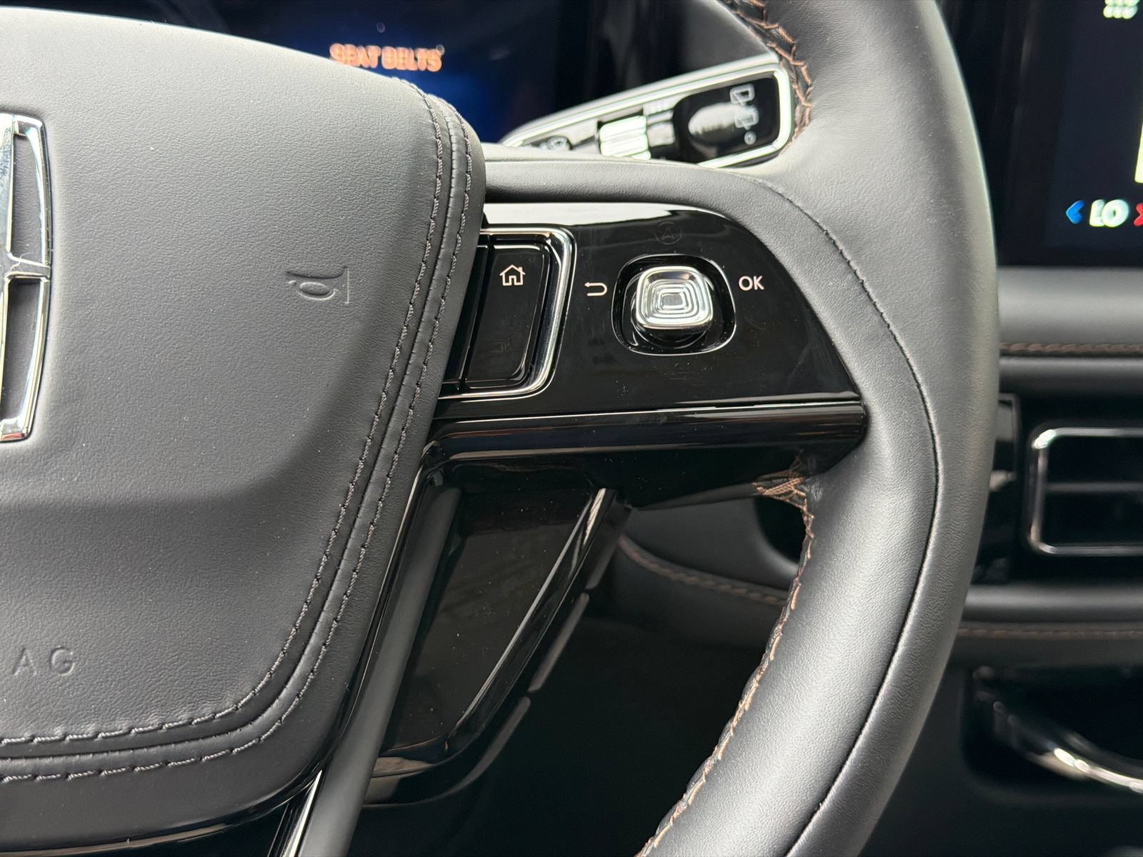 New 2027 Lincoln Aviator AWD w/ Jet Appearance Package image 24