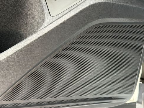 Certified 2024 Volkswagen Tiguan SE FWD image 24