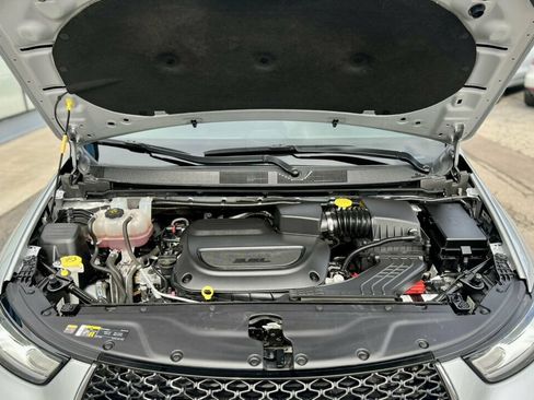 Used 2024 Chrysler Pacifica Touring-L FWD image 10