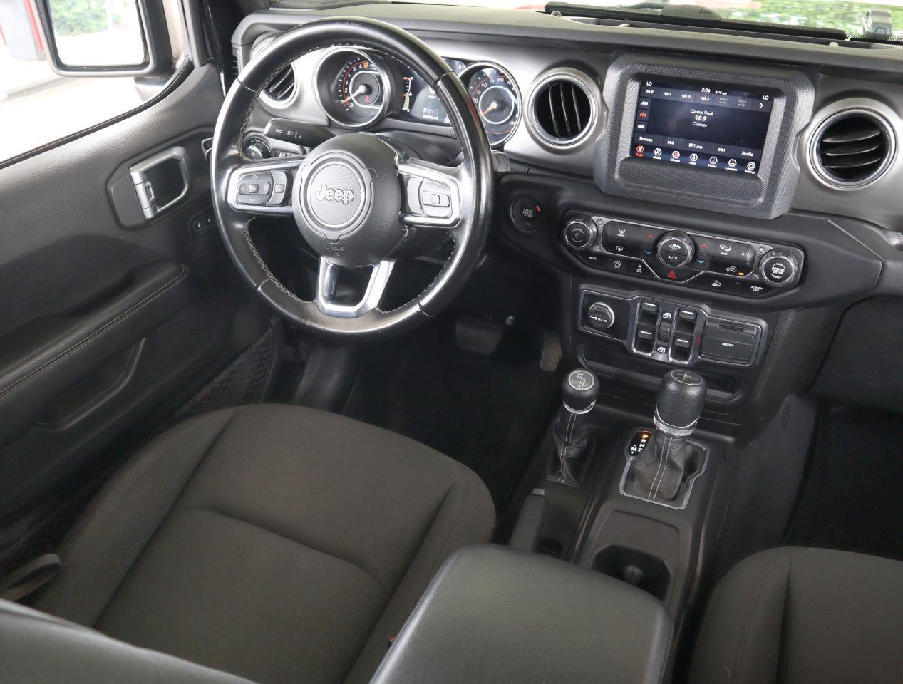 Used 2020 Jeep Gladiator Overland w/ Trailer Tow Package AWD/4WD image 15