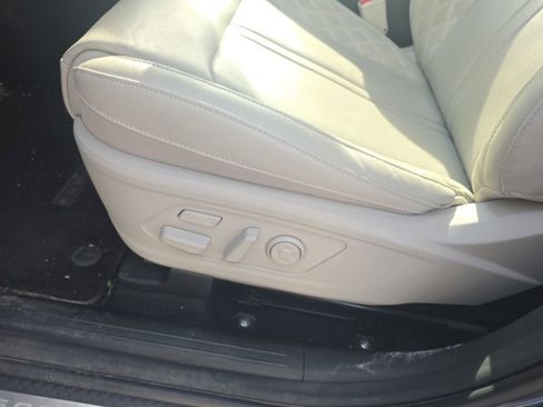 Used 2025 Kia Sorento SX Prestige image 10