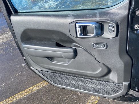 Used 2025 Jeep Wrangler Willys image 19