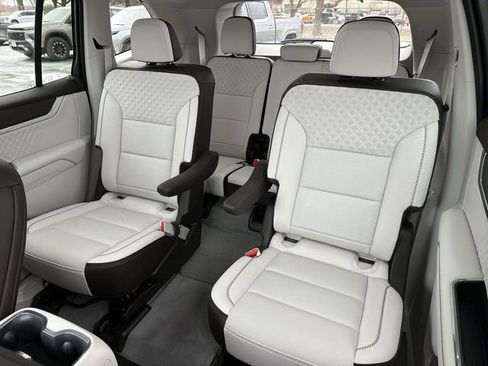 Used 2024 GMC Acadia Denali w/ Super Cruise Package image 25