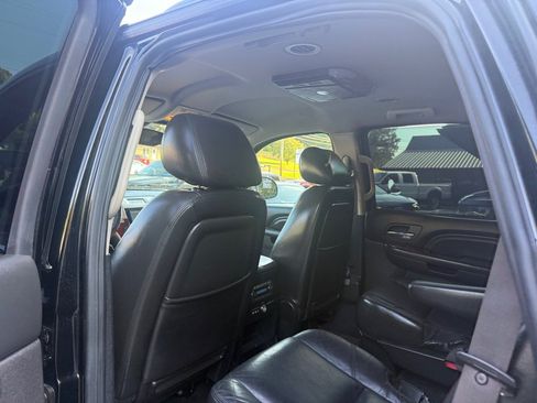 Used 2011 Cadillac Escalade AWD image 58