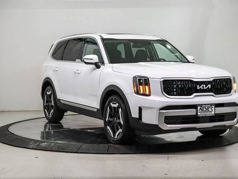 Used 2024 Kia Telluride EX w/ EX Captain's Chair Package AWD/4WD image 5