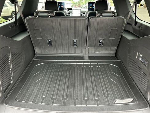 Used 2025 GMC Yukon XL AT4 w/ AT4 Premium Plus Package AWD/4WD image 27