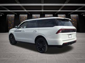 New 2026 Lincoln Navigator Reserve w/ Jet Appearance Package AWD/4WD video 3