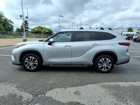 Used 2023 Toyota Highlander XLE FWD image 8