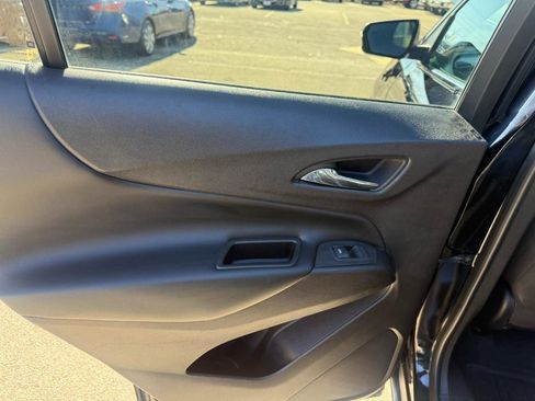 Used 2018 Chevrolet Equinox LT image 17