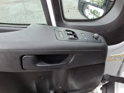 Used 2025 RAM ProMaster 2500 w/ Convenience Group FWD image 3