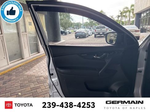Used 2017 Nissan Rogue Sport SV w/ SV Premium Package FWD image 18