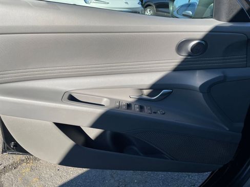 Used 2025 Hyundai Elantra SEL image 20