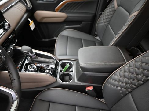 New 2026 GMC Canyon Denali image 16