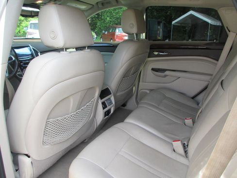 Used 2016 Cadillac SRX Luxury w/ Driver Awareness Package FWD image 18