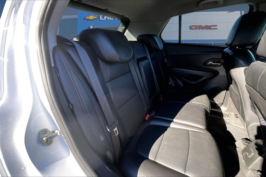 Used 2021 Chevrolet Trax LT w/ Premium Seat Package FWD image 27