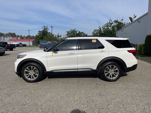 Used 2020 Ford Explorer XLT w/ Equipment Group 202A AWD/4WD image 7