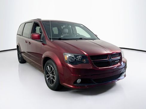 Used 2017 Dodge Grand Caravan GT FWD image 3