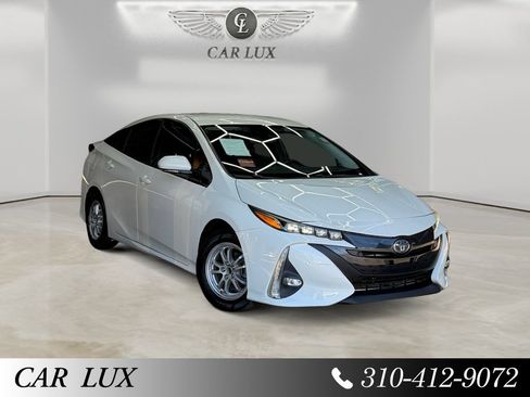 Used 2018 Toyota Prius Prime Advanced w/ Carpet Mat Package FWD image 7