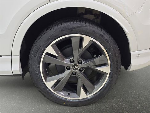 Used 2024 Audi Q4 e-tron Premium Plus w/ Premium Plus image 30