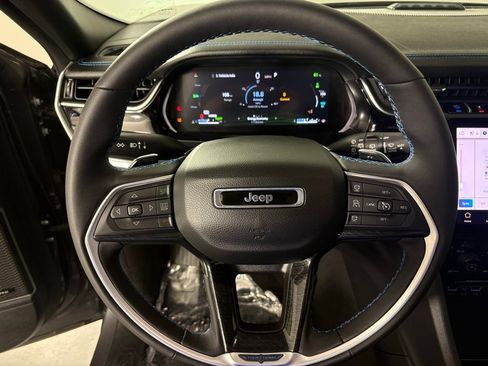 Used 2024 Jeep Grand Cherokee Trailhawk w/ Luxury Tech Group III image 19