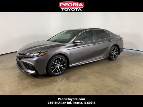 Used 2022 Toyota Camry SE FWD image 1